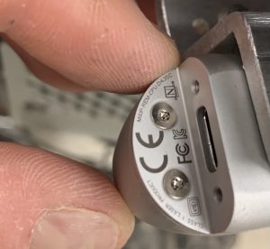 screws to open realsense